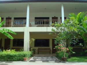 Baan Pitcha บ้านพิชชา的阳台或露台