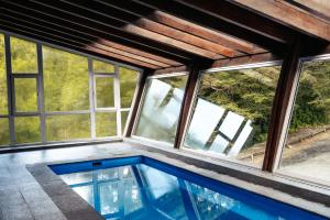 Bazén v ubytování Hotel Puerto Blest nebo v jeho okolí