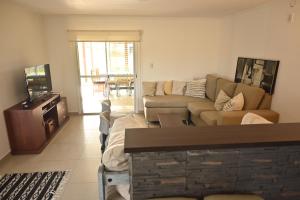 a living room with a couch and a table at Casa El Hornero Concepción del Uruguay in Concepción del Uruguay