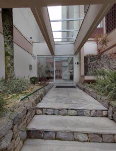 a large building with a walkway in a courtyard at Apto Centro Floripa 01 in Florianópolis
