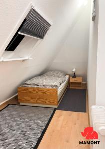 a bedroom with a bed in the attic at Schöne und geräumige Monteurwohnung in Bremen
