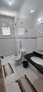 Et badeværelse på Casa em Caldas Novas