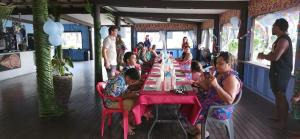 Επισκέπτες που μένουν στο S@fe Landing Lodge