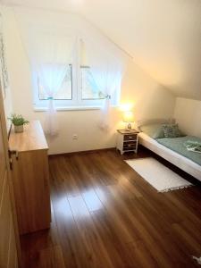 Posteľ alebo postele v izbe v ubytovaní Apartmán pod Sivým vrchom