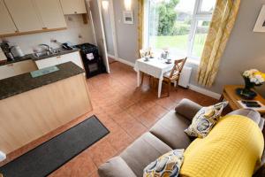 Köök või kööginurk majutusasutuses Summerfield Lodge Garden Cottage