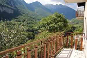 a balcony with a view of a mountain at Appartamento da Bruna e Manuela in Tenno