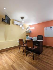 an empty waiting room with a table and chairs at Seaside Serenity Resort in Mandrem