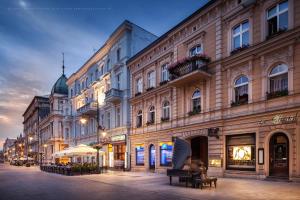 a street in a city with a building at RoyalAparthotel Sienkiewicza 52 in Łódź