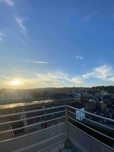 a view from the roof of a building with the sunset at Bel appartement spacieux Verviers in Verviers