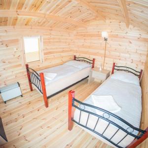 Voodi või voodid majutusasutuse Obora camping toas