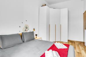 Un pat sau paturi într-o cameră la [ElleBnb - Milano] Wifi, Netflix e metro M2 a 100 metri