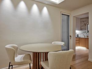 Una cocina o zona de cocina en Athenian Loft with Acropolis View