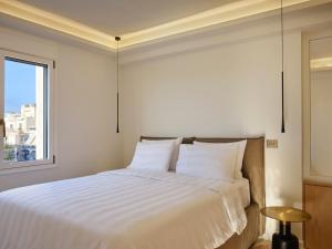 Cama o camas de una habitación en Athenian Loft with Acropolis View