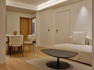 Zona de estar de Athenian Loft with Acropolis View
