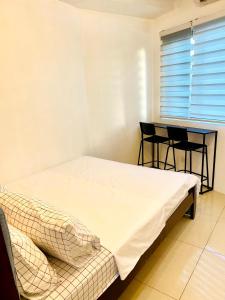 Katil atau katil-katil dalam bilik di D'Hideout in shell residences moa pasay