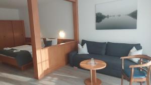 Postel nebo postele na pokoji v ubytování Hotel Am Meilenstein