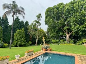 Πισίνα στο ή κοντά στο Pin Oak Cottage +4 φωτογραφίες