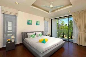 Ένα ή περισσότερα κρεβάτια σε δωμάτιο στο Big Lucky home in Laguna park +27 φωτογραφίες