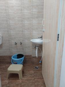 a small bathroom with a sink and a toilet at Hill house in Tiruvannāmalai