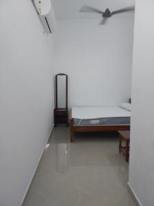 a bedroom with a bed and a ceiling fan at Hill house in Tiruvannāmalai