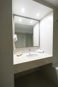 a bathroom with a sink and a large mirror at Terrado Club Iquique in Iquique