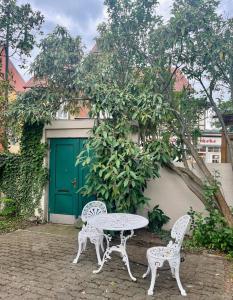a table and two chairs and a green door at Harzträume No1 # Parkplatz # Altstadt # Brockenbahn in Wernigerode +21 photos