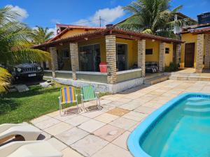 Baseinas apgyvendinimo įstaigoje Casa na Praia de Barreta com Wifi, Piscina e um Linda Vista do Mar arba netoliese