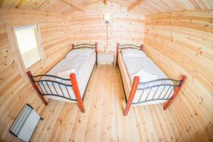 Postel nebo postele na pokoji v ubytování Obora camping