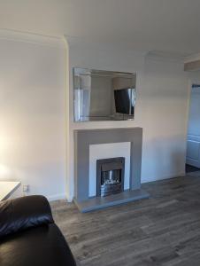 TV a/nebo společenská místnost v ubytování Lovely 2 Bedroom Terrace House