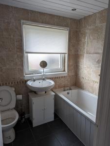 Koupelna v ubytování Lovely 2 Bedroom Terrace House