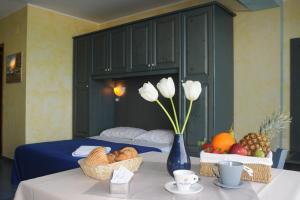 Cama o camas de una habitación en Oasi Azzurra - monolocale standard plus