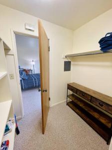 een kamer met een deur naar een slaapkamer bij Carriage Hill Apartment #11 in Whitewater