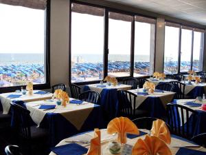 ห้องอาหารหรือที่รับประทานอาหารของ Hotel Caravelle&MiniCaravelle