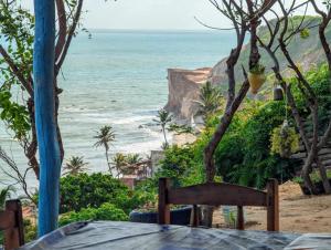 - Mesa con vistas a la playa en Chalé brilho do mar, en Icapuí