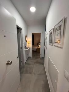 a hallway with a room with a sink and a bathroom at 4 La Laguna, céntrico y acogedor in Las Lagunas