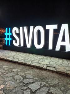 a sign with the word skoar on a wall at Charoula's Apartments in Syvota