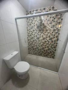 Ванная комната в Amplo apartamento com vista incrível +15 фотографий