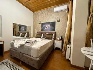 a bedroom with a large bed and a bathroom at Gür Royal Suit Aparts in Istanbul