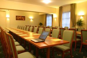 a conference room with a table and a laptop on it at Hotel Abrava in Drawsko Pomorskie