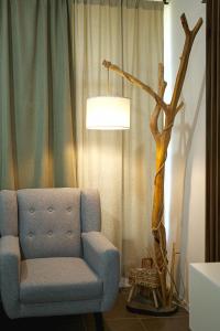 a living room with a chair and a tree at Casa Valencia 6 in Santa Elena