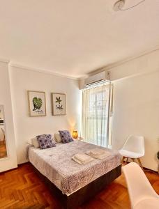 a bedroom with a bed and a window at Rent Ibera Nuñez in Buenos Aires