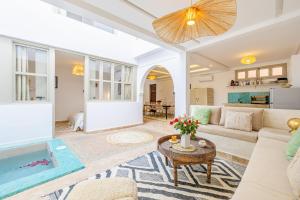 Ruang duduk di Riad Agan/Exclusive&New/Pool/Breakfast included