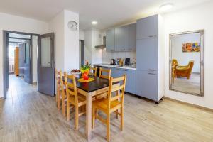 Kuchyňa alebo kuchynka v ubytovaní Marko PULA apartment