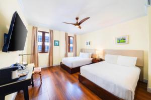 Postel nebo postele na pokoji v ubytování Hotel St. Michel