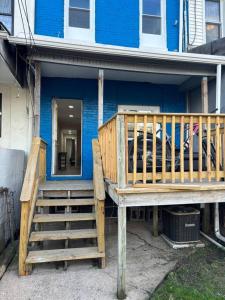 Gallery image of Blue house in Hampden in Baltimore