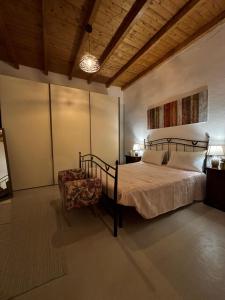 Un pat sau paturi într-o cameră la Sa Domo De M.Franzisca