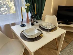 Televízia a/alebo spoločenská miestnosť v ubytovaní Mokka Apartament