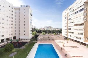 apartament z basenem i 2 budynkami w obiekcie Golf Lucentum w Alicante