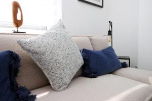 Χώρος καθιστικού στο Bristol Street (2BR FREE parking)| Cohost Partners