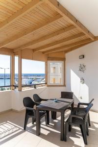 Balkón nebo terasa v ubytování Port house with amazing sea view and jacuzzi
